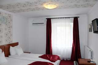 Отель Complex Prestige Алба-Юлия Двухместный номер с 1 кроватью или 2 отдельными кроватями-4