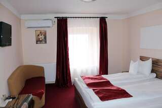 Отель Complex Prestige Алба-Юлия Двухместный номер с 1 кроватью или 2 отдельными кроватями-8